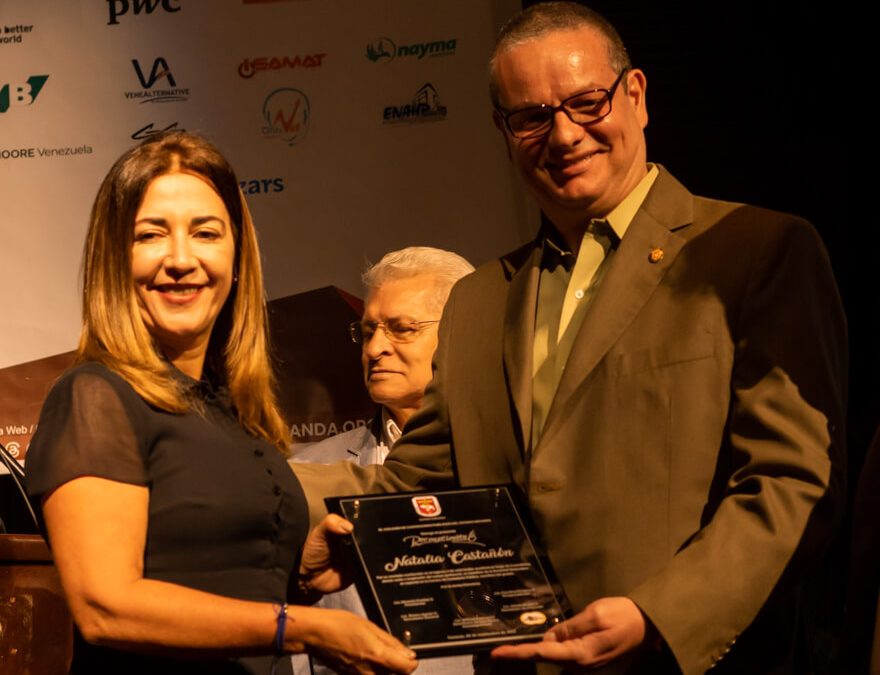 En el marco de su 50° aniversario el Colegio de Contadores del Estado Miranda entregó reconocimiento a miembros de la UNIMET