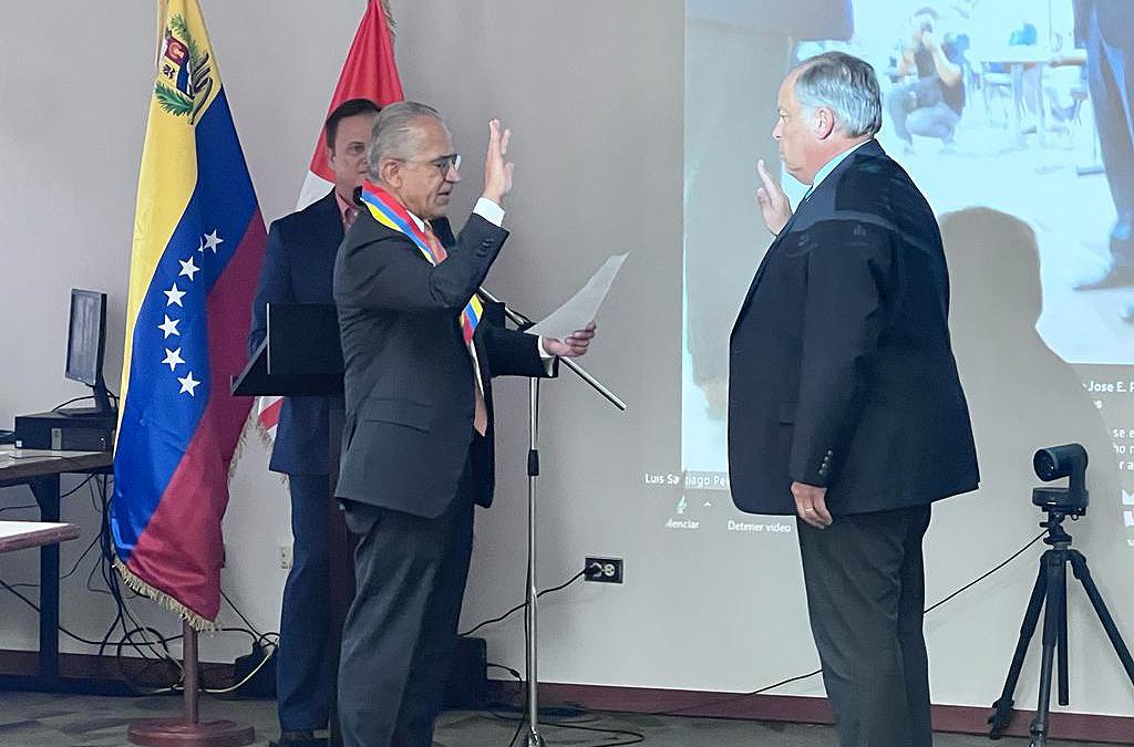 Irwin Perret-Gentil juramentado como nuevo presidente del Consejo Superior de la UNIMET