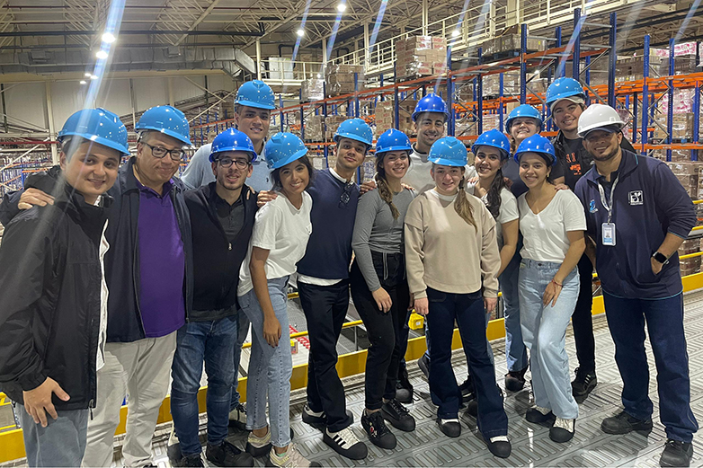 Estudiantes de UNIMET visitaron el Centro de Distribución de Farmatodo