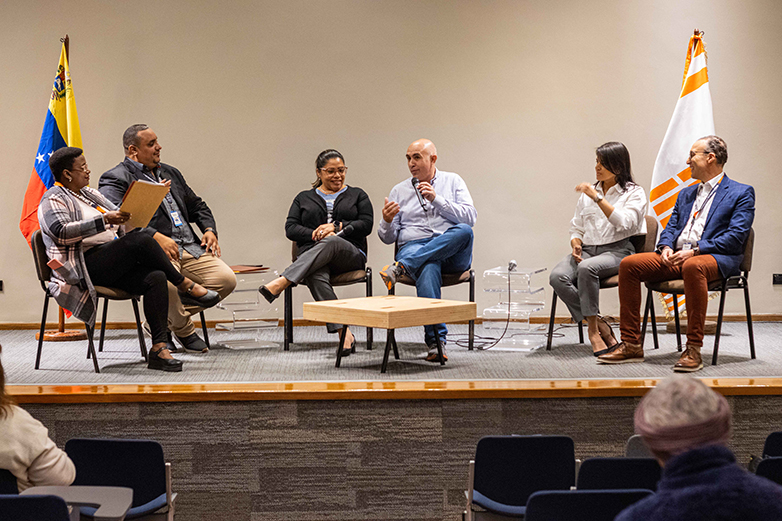 Expertos discutieron sobre la Educación Integral y su impacto en el desarrollo humano